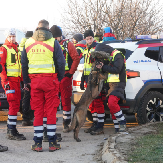 Dunja Marković je pronađena; Ovako je devojčica reagovala; Primljena u bolnicu u stanju hipotermije FOTO/VIDEO